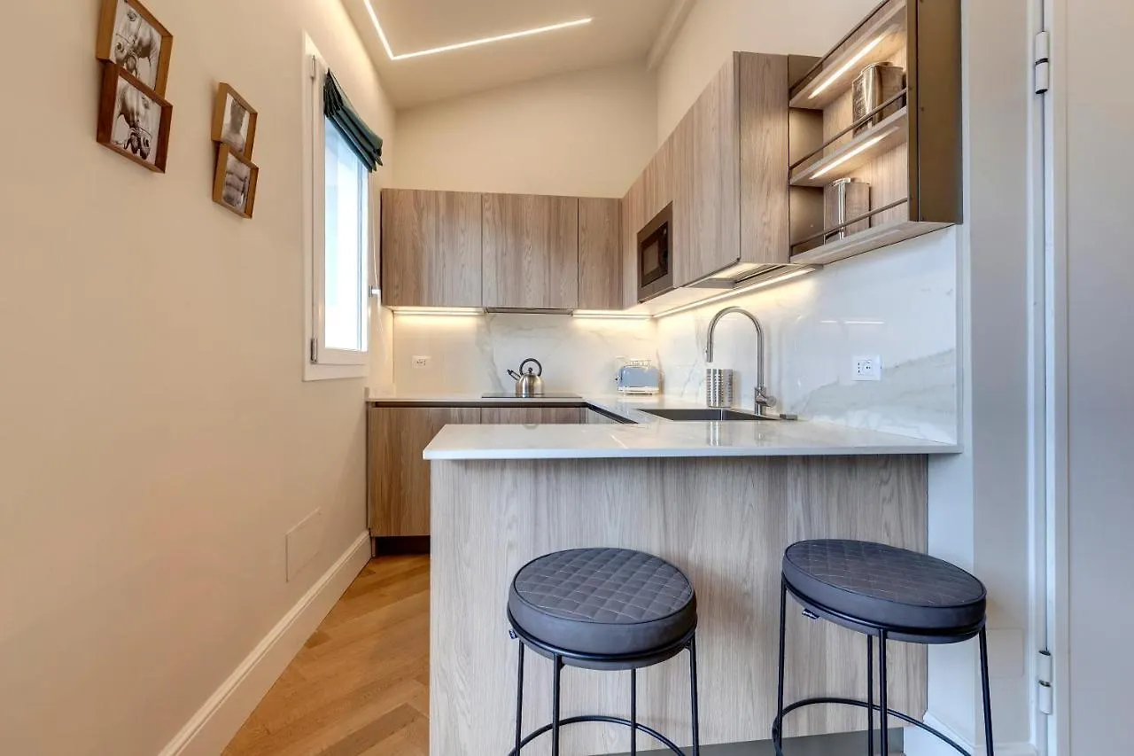 Aleardi Roof Apartment By Mamo Florens